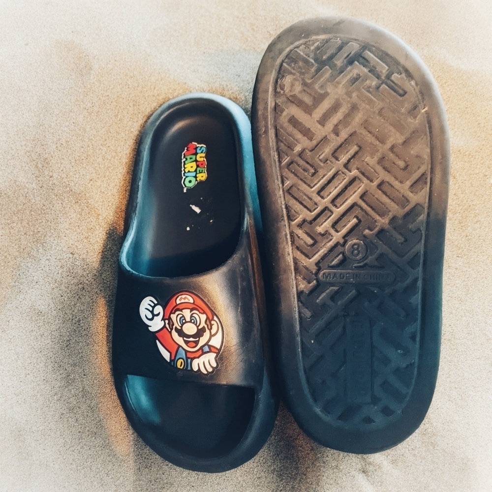 Nintendo Super Mario Men's Slippers - Black Size 8 - Picture 2 of 2